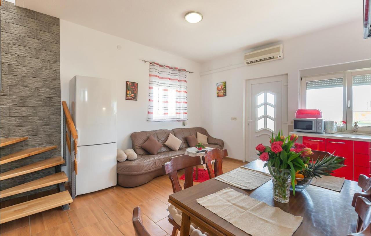 Lovely Home In Makarska With Wifi Esterno foto
