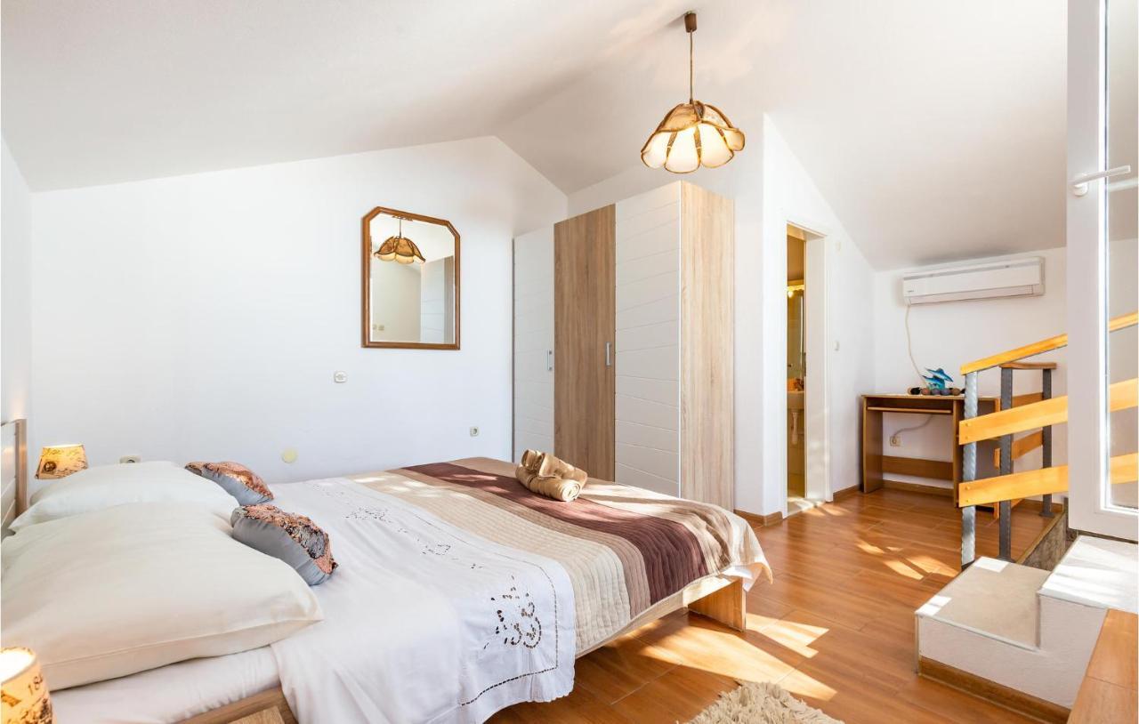 Lovely Home In Makarska With Wifi Esterno foto