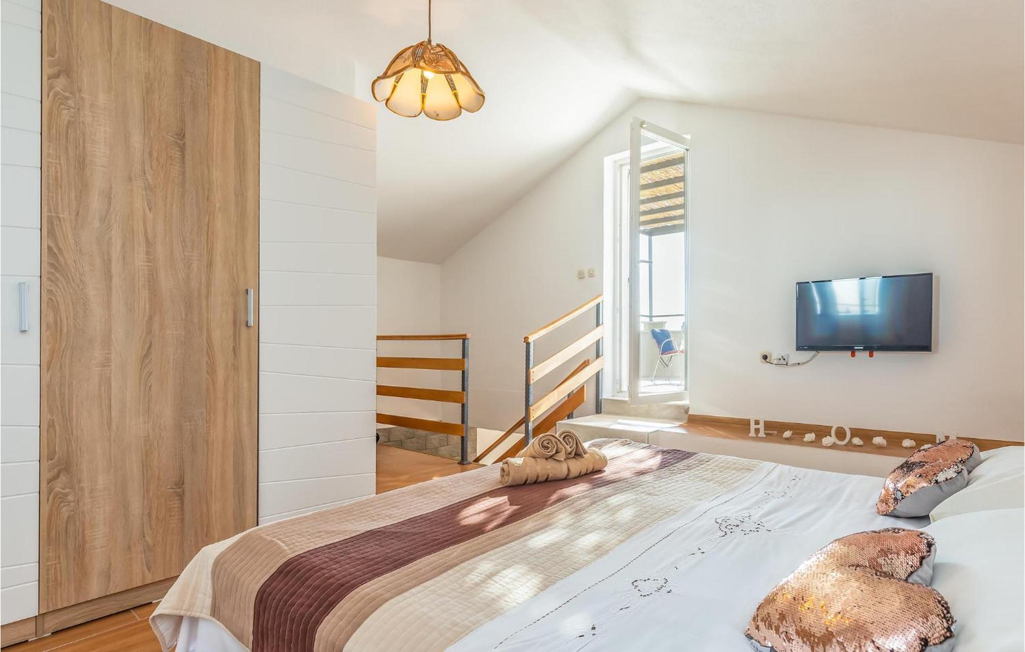 Lovely Home In Makarska With Wifi Esterno foto